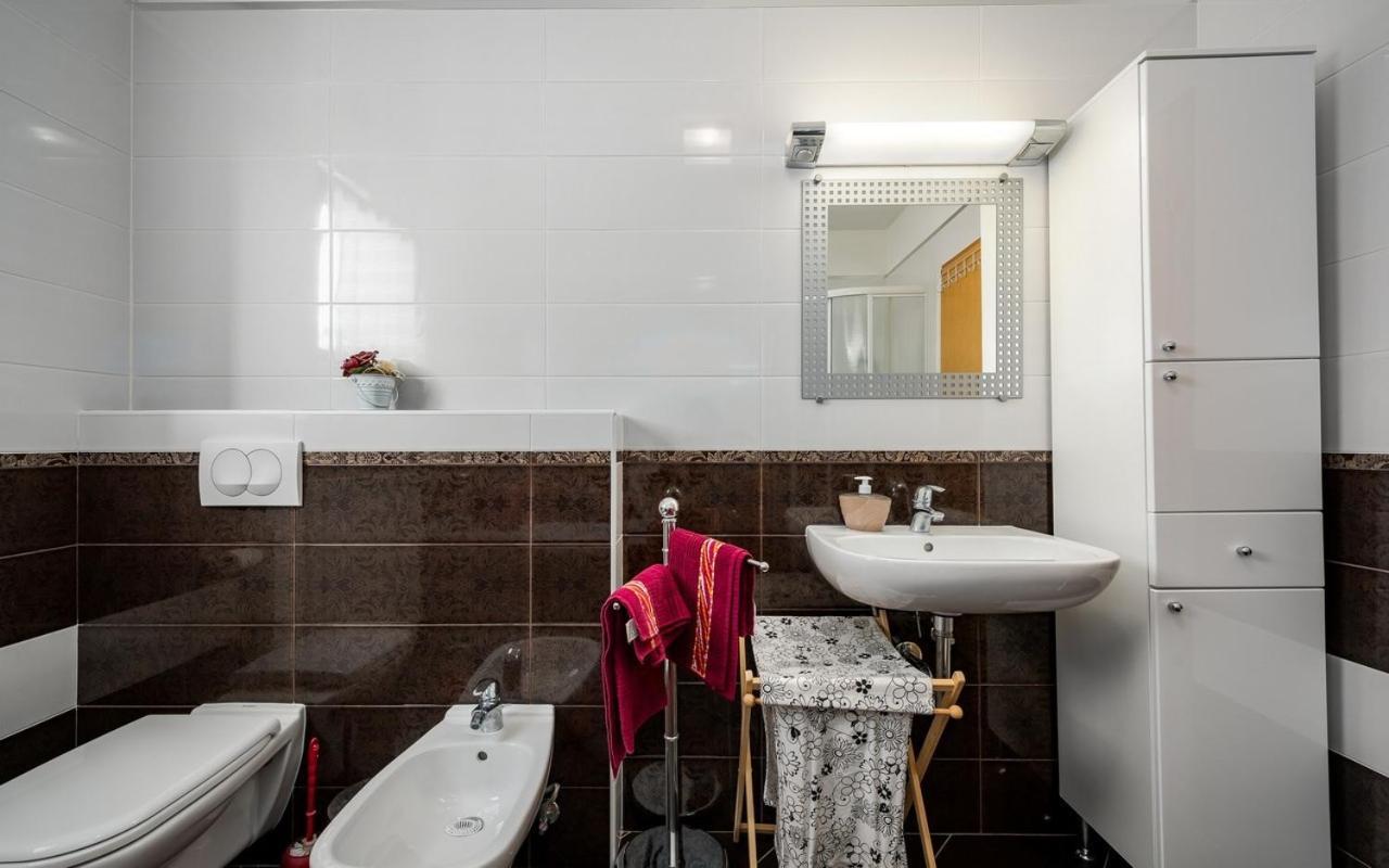 Iva House With Apartment Umag Exteriör bild